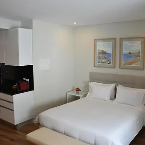 Vicente's Lob Câmara de Lobos